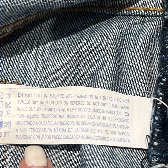 Forever 21 Overall Jean Shorts with Frays at Bottom Size 29 - Picture 5 of 13